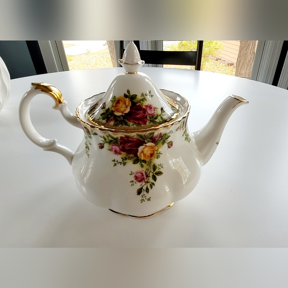 Royal Albert Old Country Roses Bone China Tea Pot